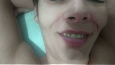UNE PROFESSEURE DÉFLORE UN JEUNE ÉLÈVE, LA COQUINE GÉMIT ET SE FAIT REMPLIR LA CHATTE D'UNE ÉNORME QUANTITÉ DE SPERME  | Vidéo Porno