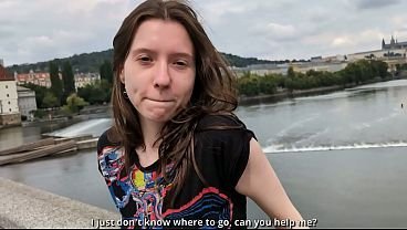Une rencontre dans la rue avec une étudiante polonaise se termine par une énorme éjaculation sur son petit corps  | Vidéo Porno